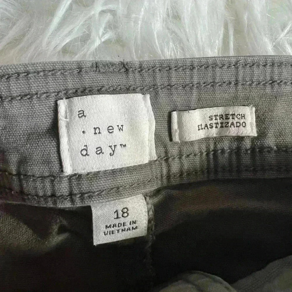 A New Day Women's Green and Khaki Shorts size XL / 18 - Picture 6 of 12